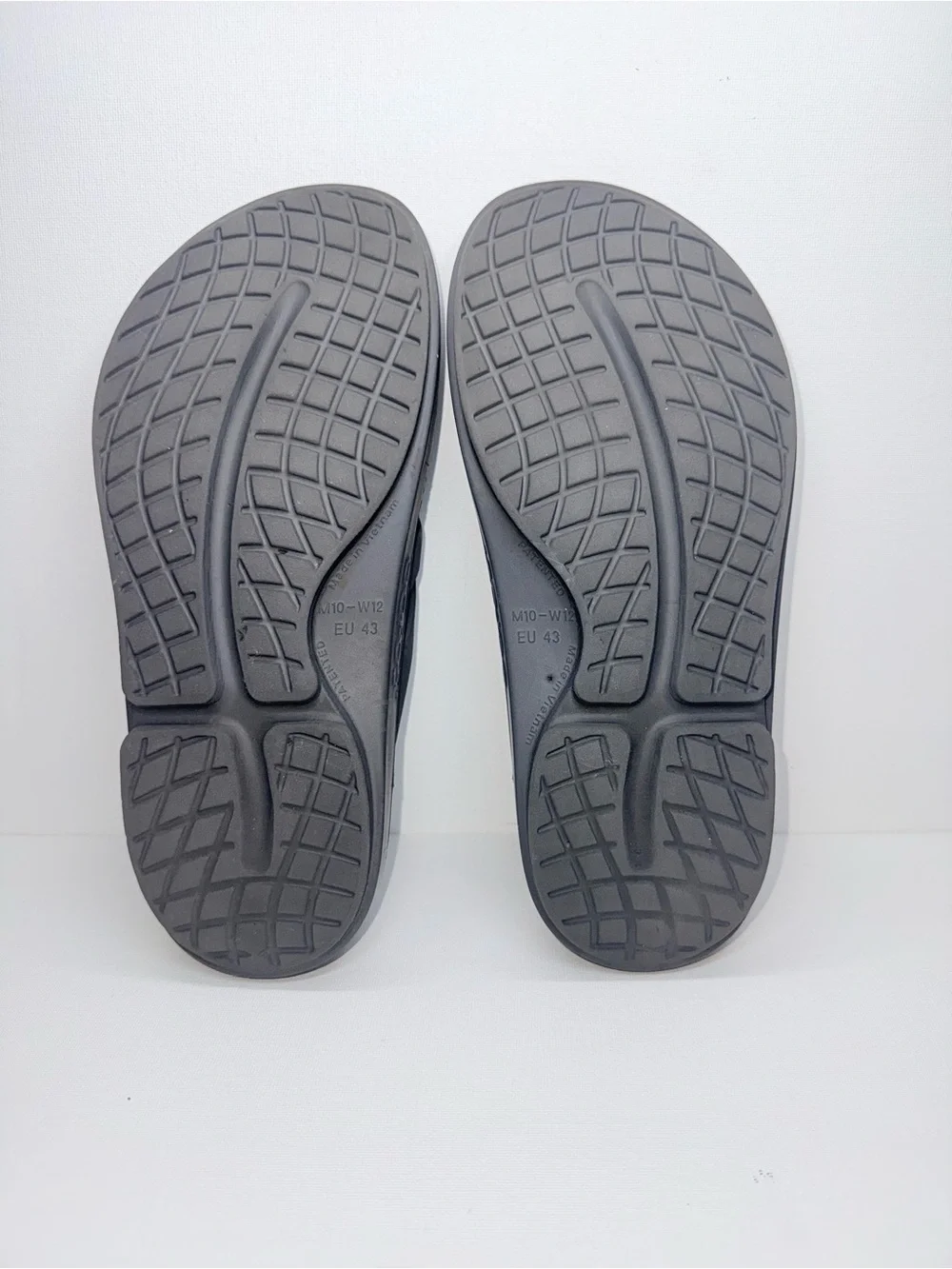 OOFOS  Men’s Gray Slide Flip Sandals